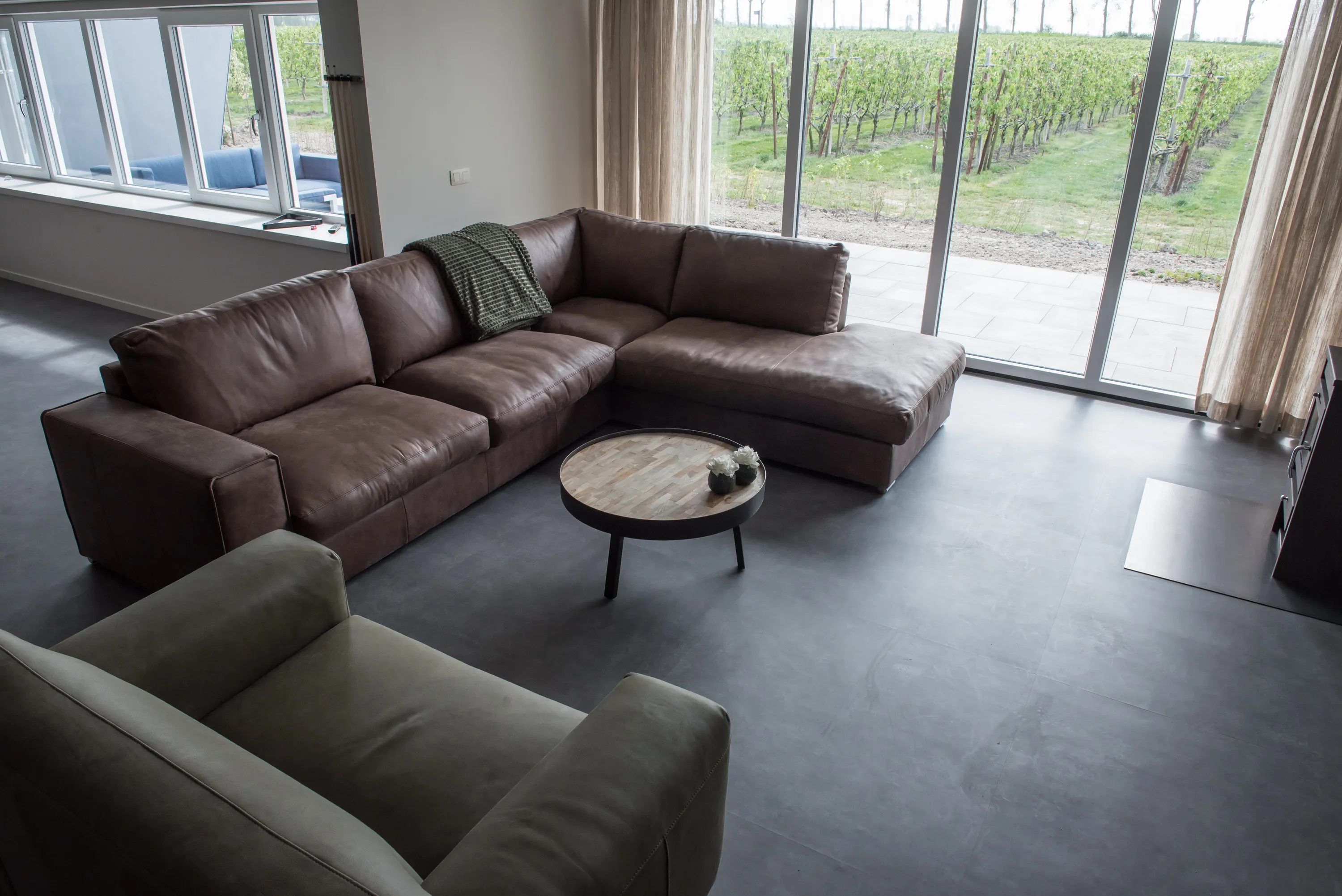 Schönes Zimmer mit elastischem Boden